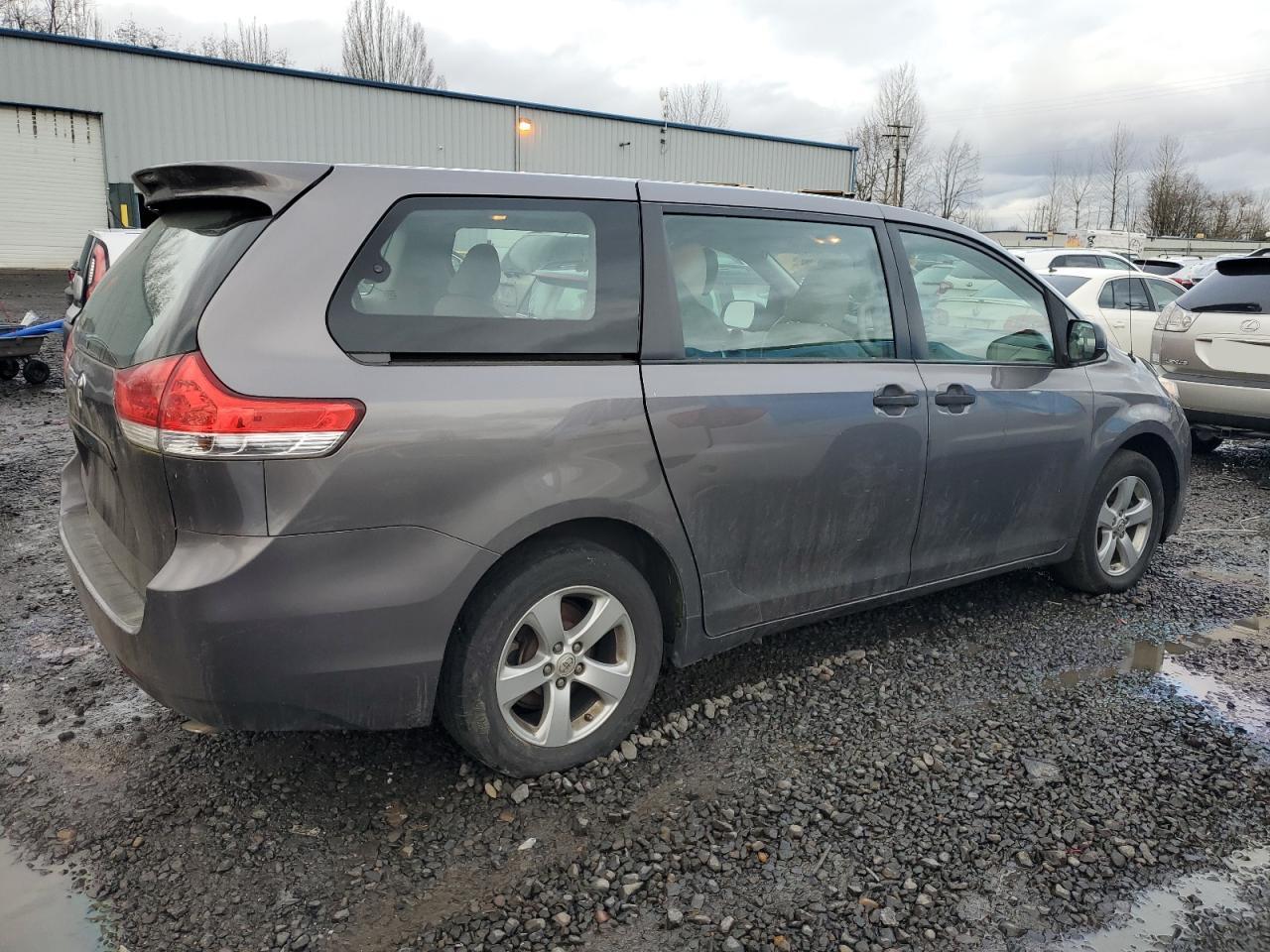 2014 Toyota Sienna - Image 3