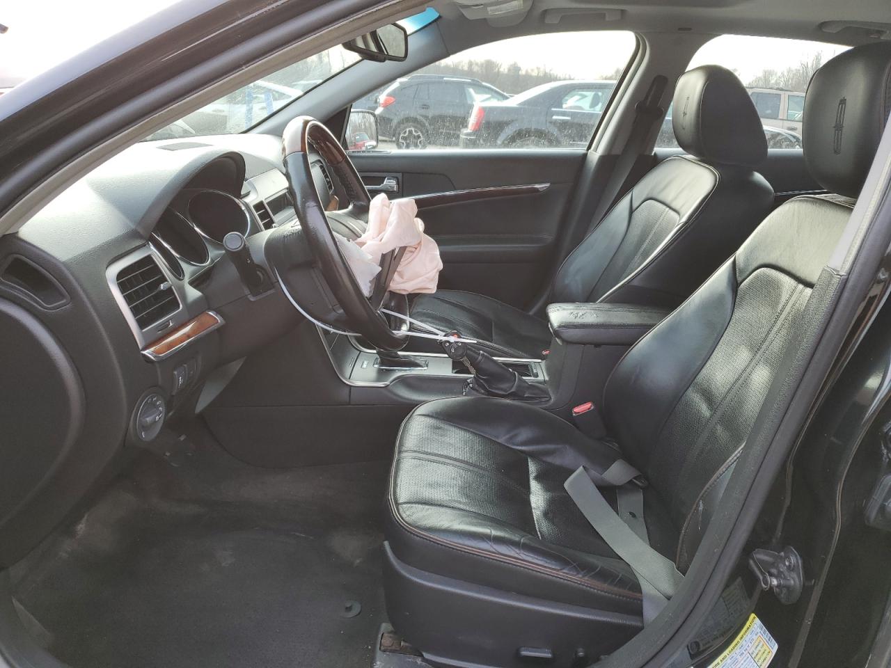 2010 Lincoln MKT - Image 7