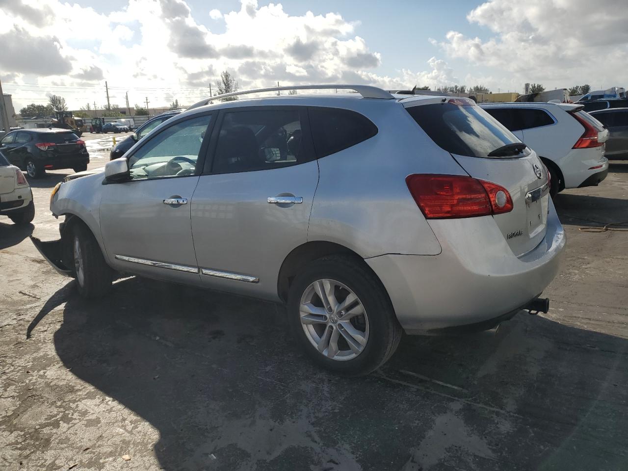 2013 Nissan Rogue - Image 2