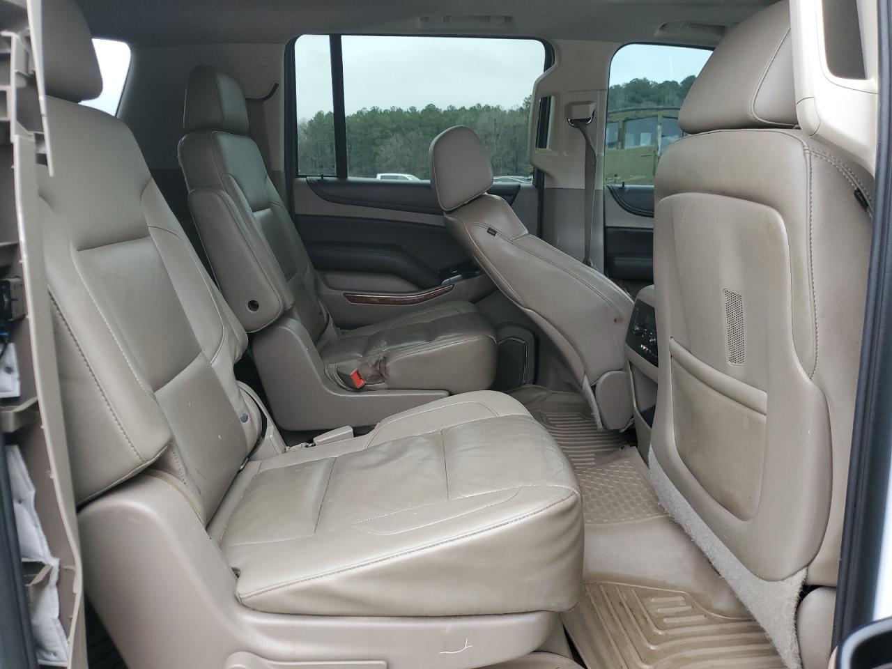 2015 Chevrolet Suburban - Image 11