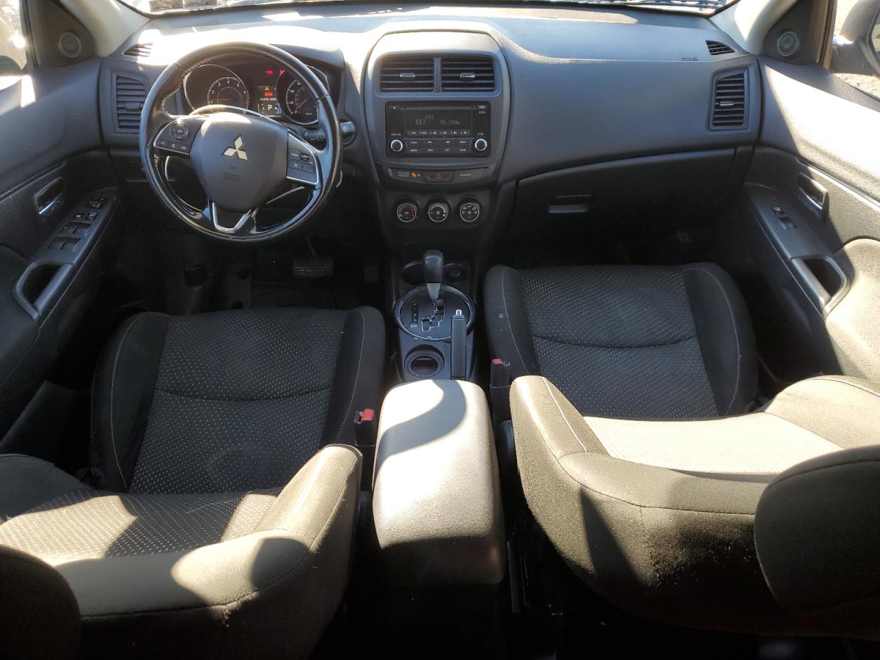 2016 Mitsubishi Outlander - Image 8