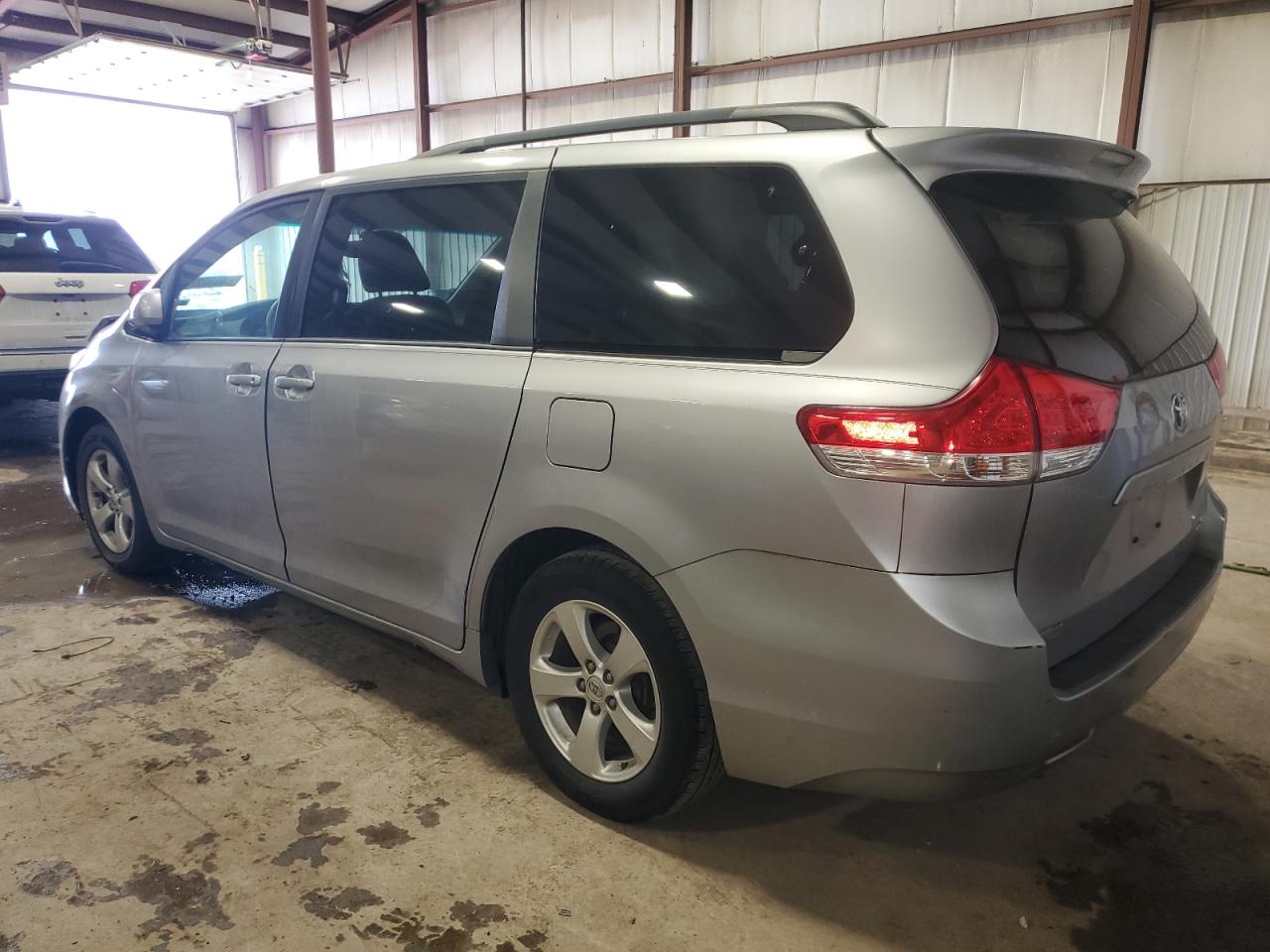 2011 Toyota Sienna - Image 2
