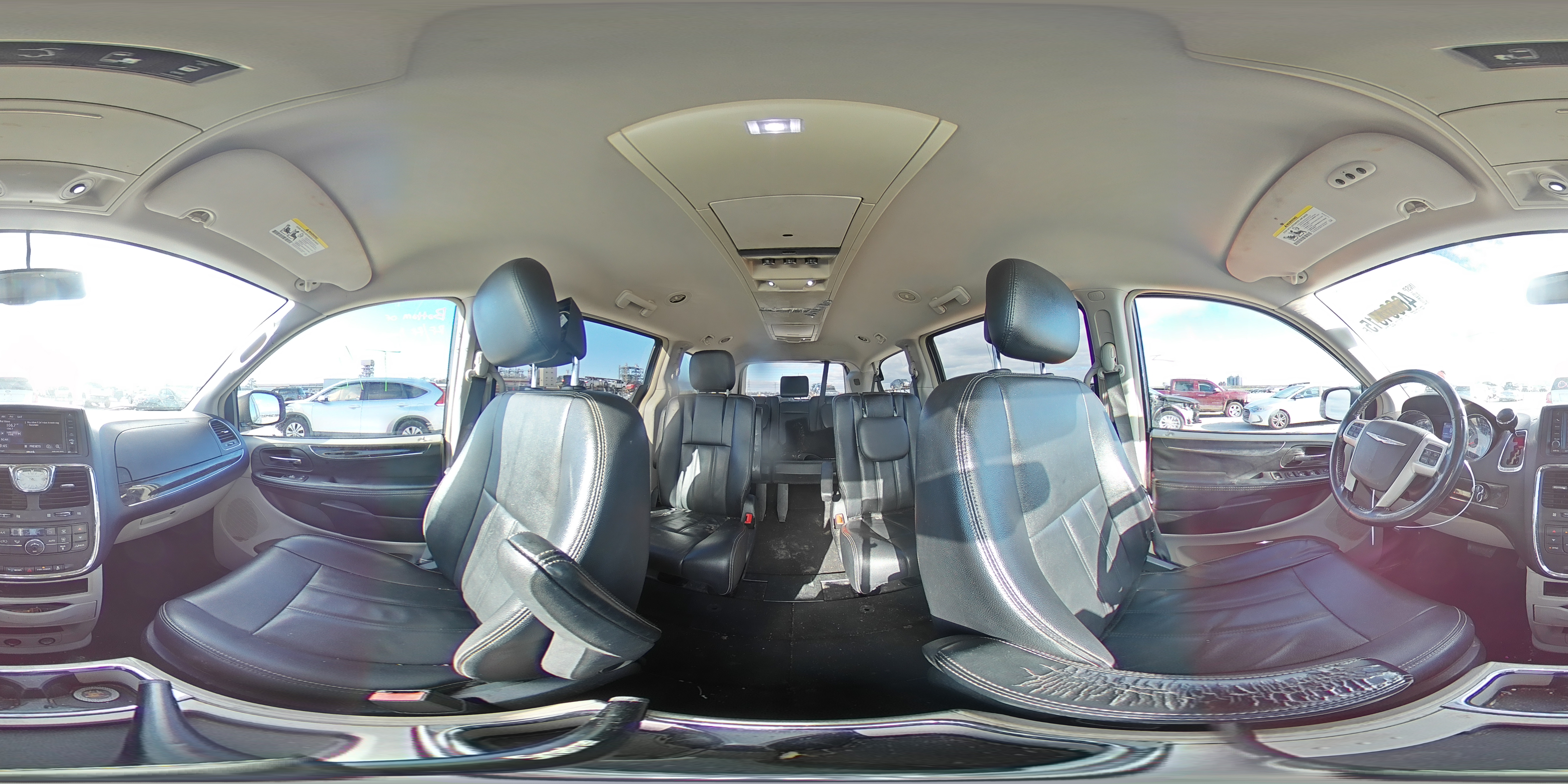 2015 Chrysler Town & Country - Image 14