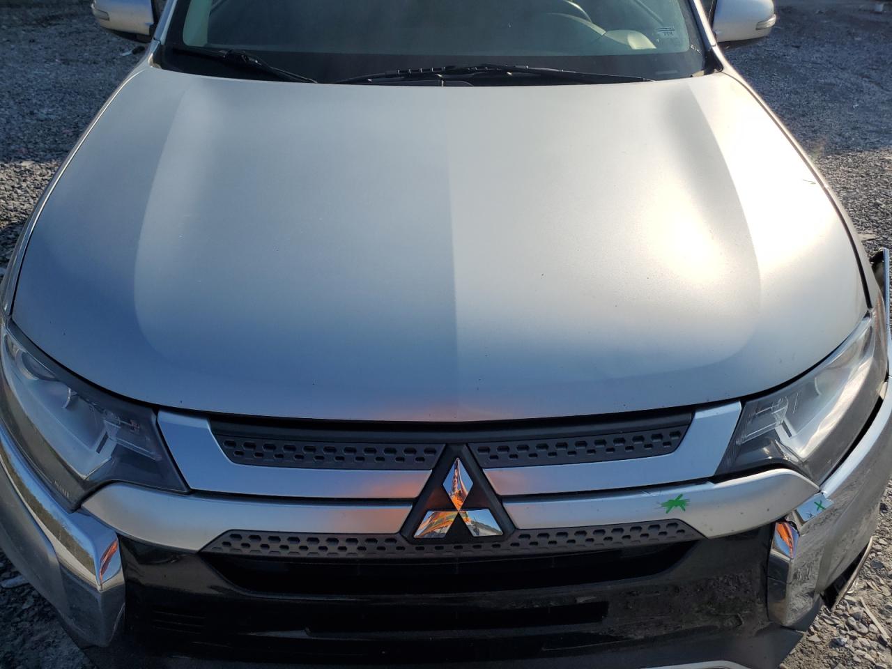 2020 Mitsubishi Outlander - Image 12