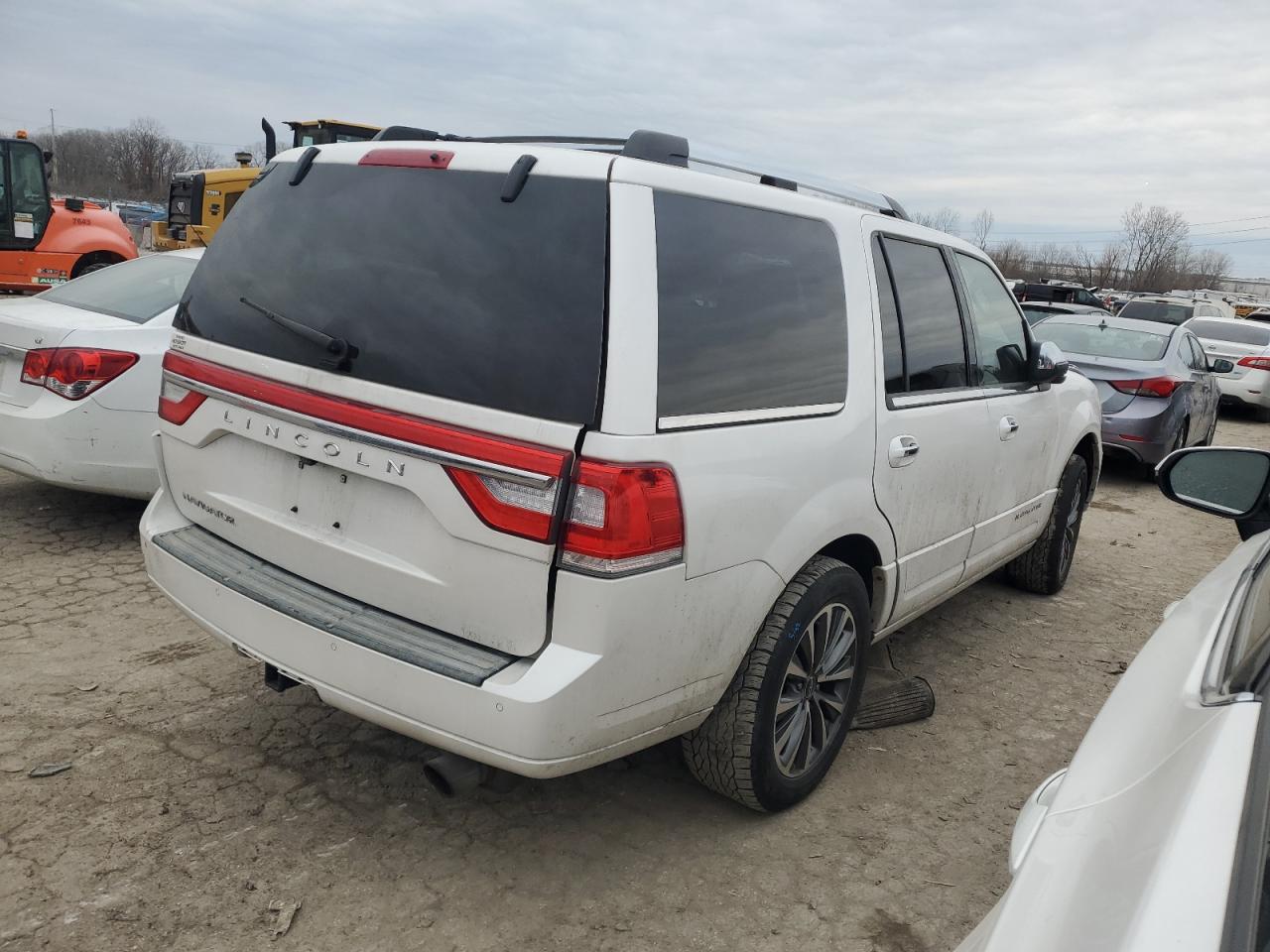 2017 Lincoln Navigator - Image 3