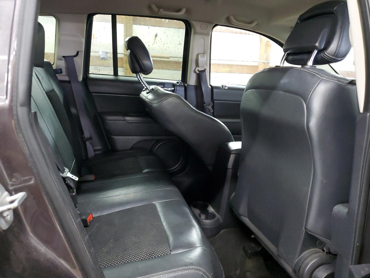 2015 Jeep Compass - Image 11