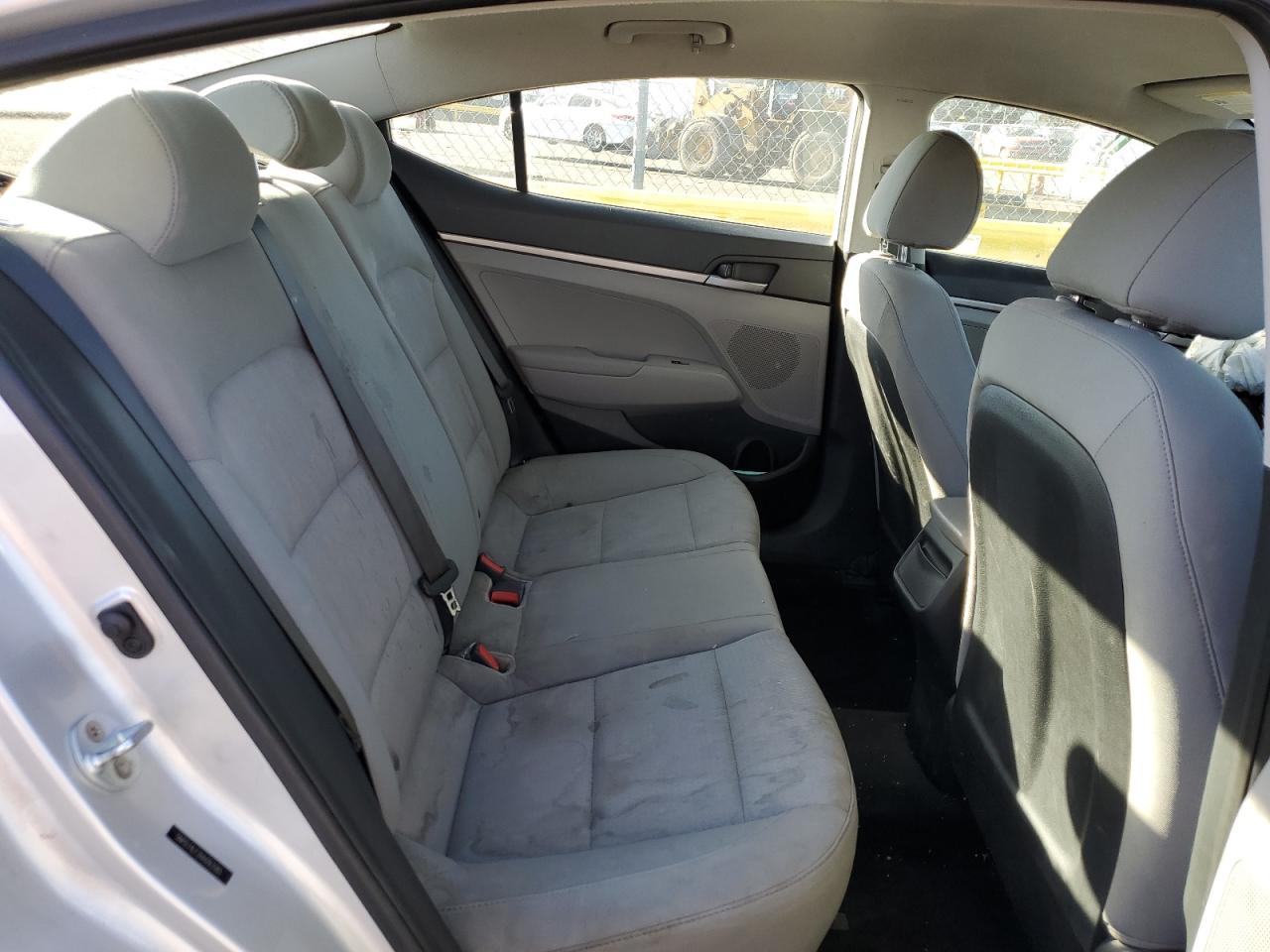2017 Hyundai Elantra - Image 10