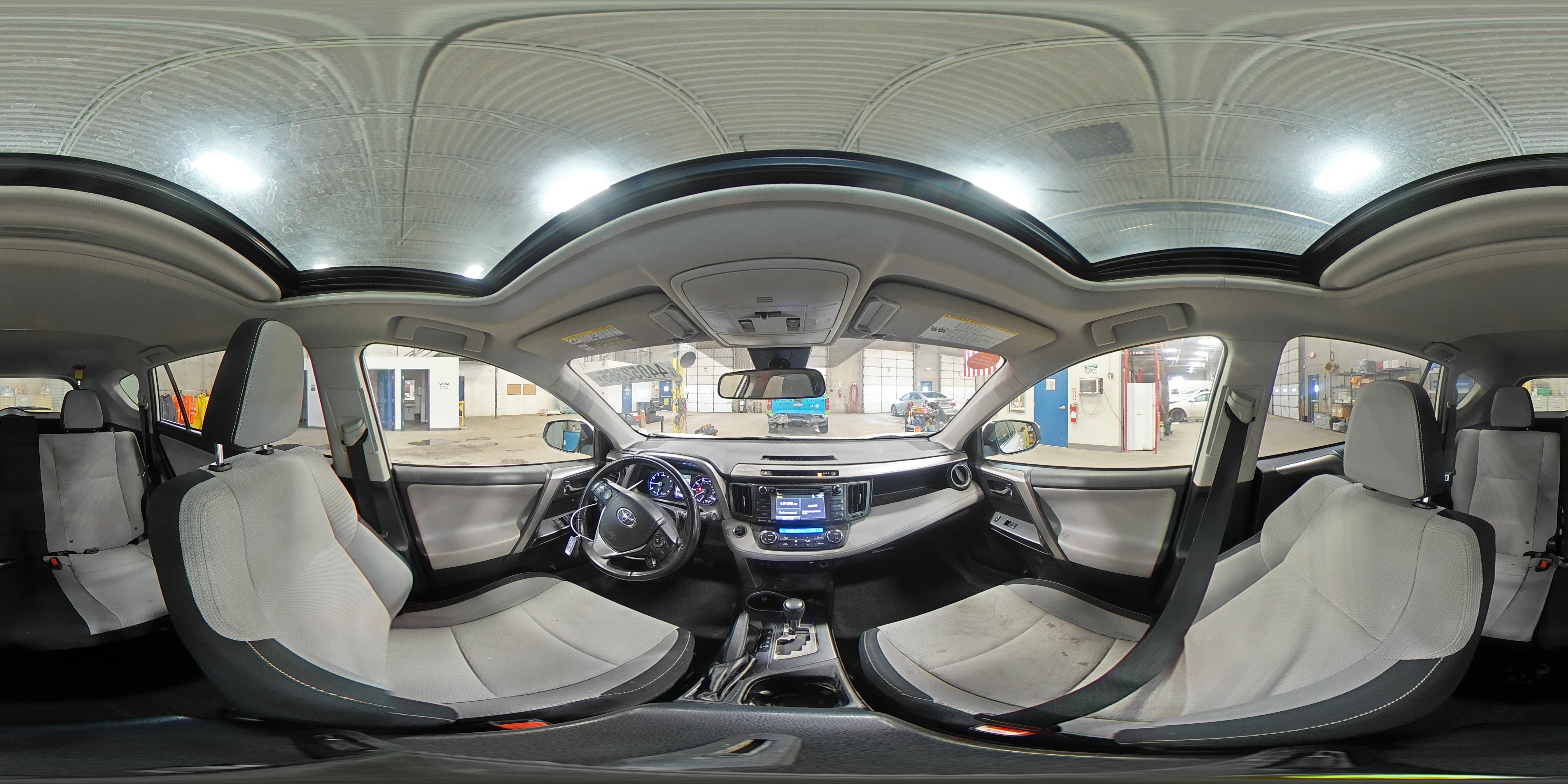 2018 Toyota RAV 4 - Image 13