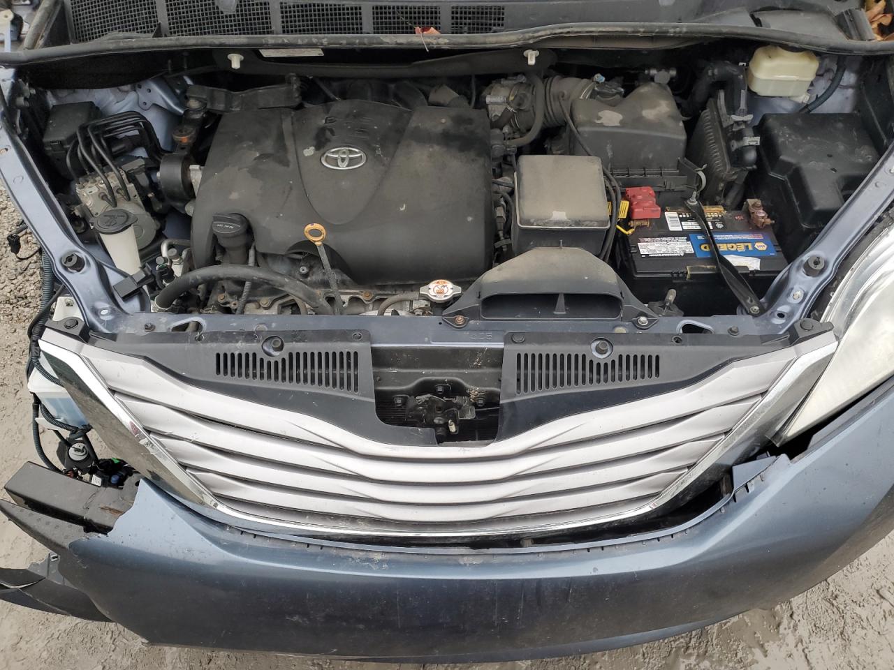 2017 Toyota Sienna - Image 12