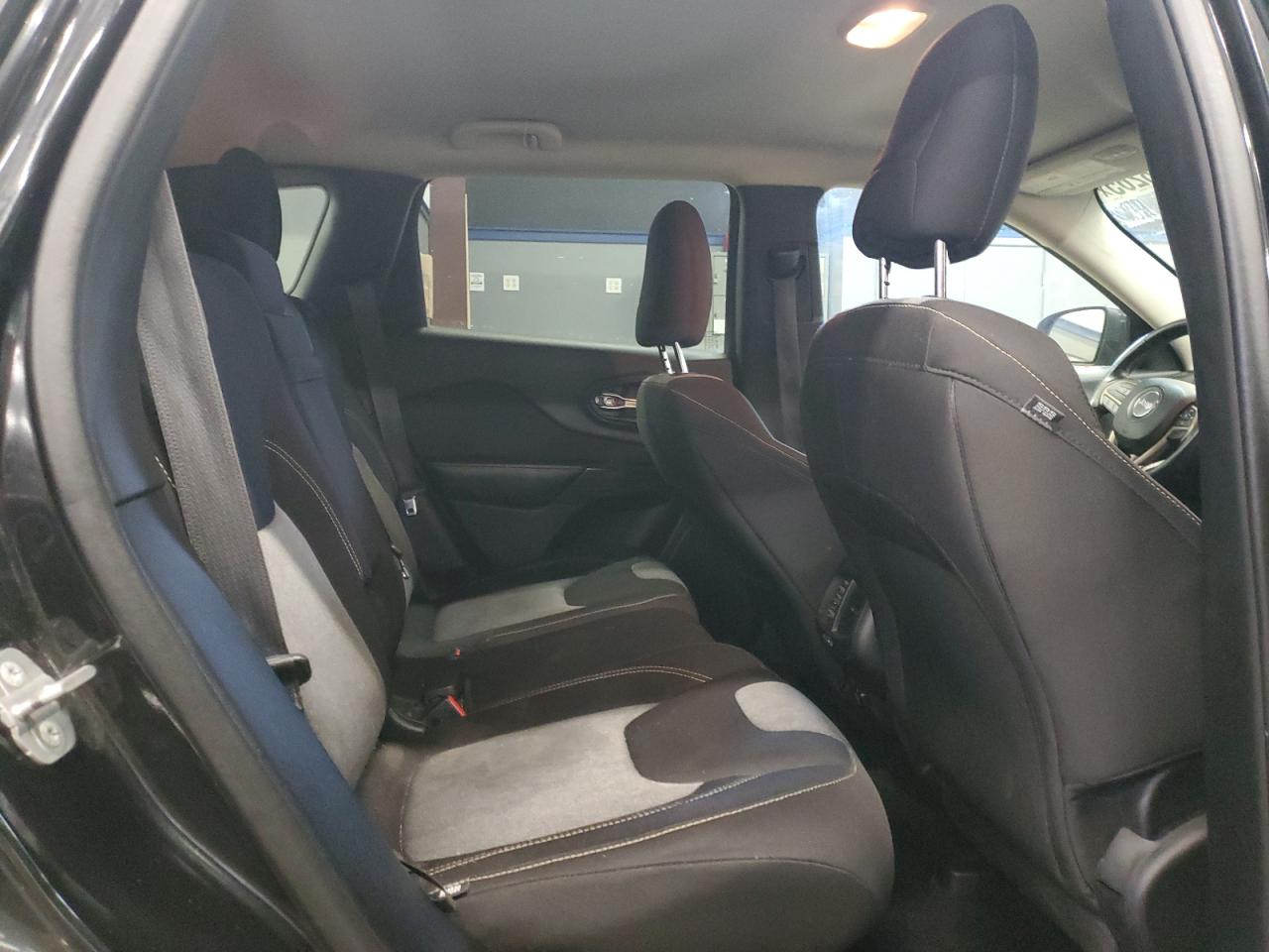 2014 Jeep Grand Cherokee - Image 11