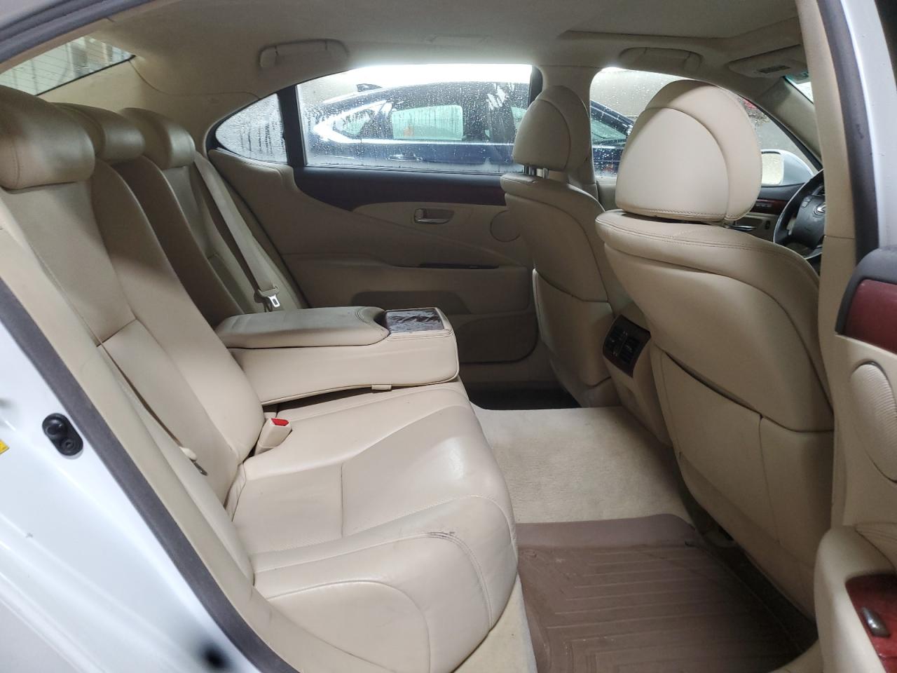 2010 Lexus LS - Image 10