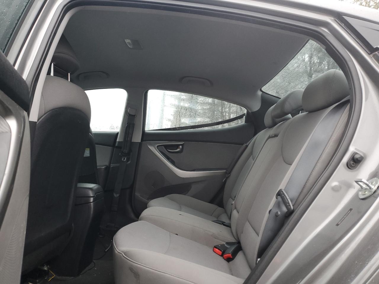 2013 Hyundai Elantra - Image 11