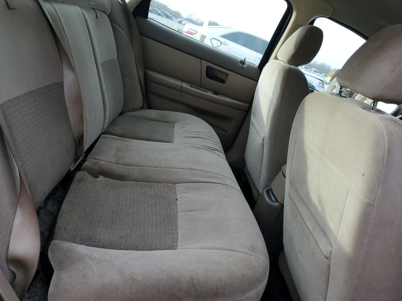 2004 Ford Taurus - Image 10