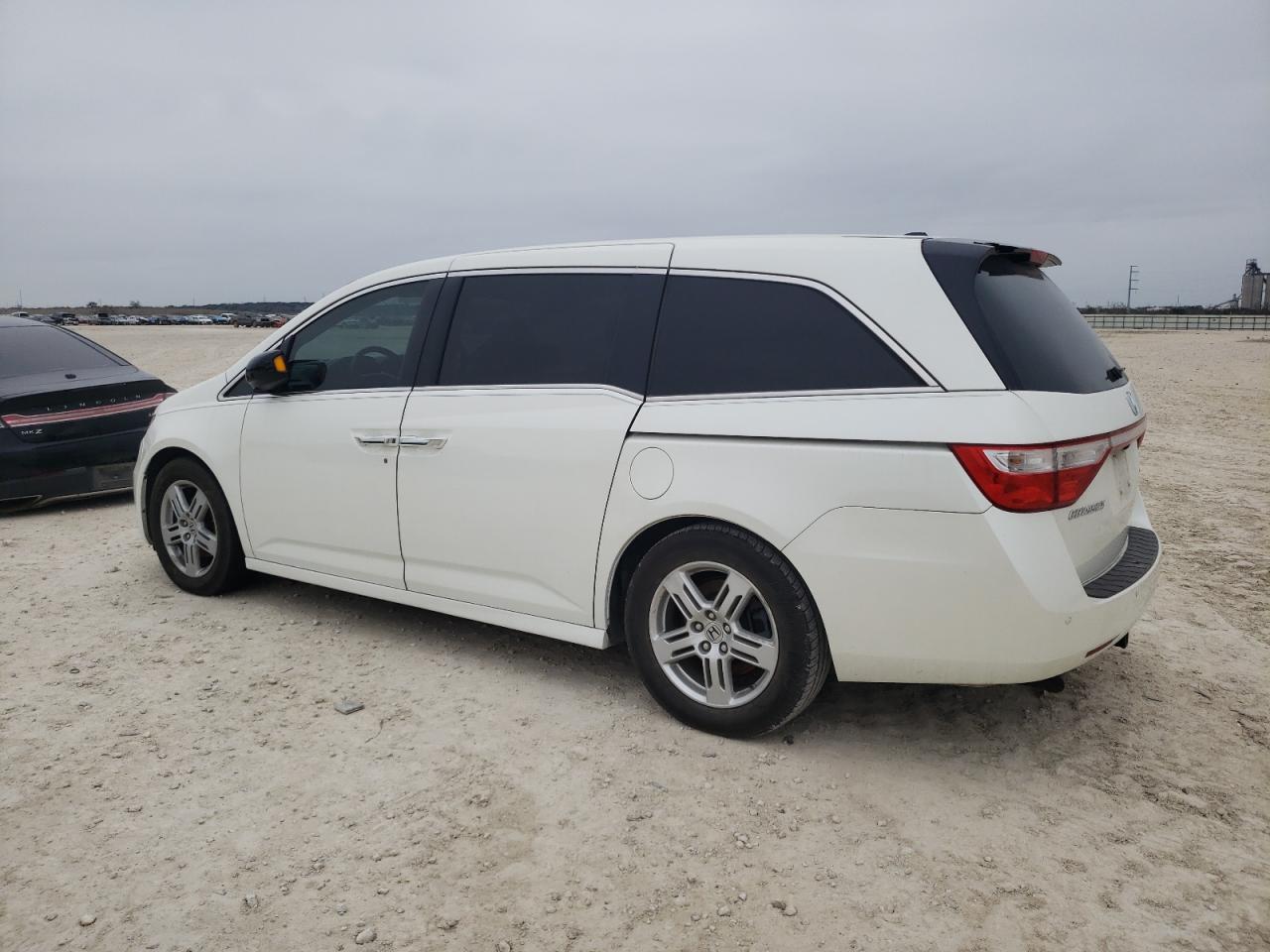 2013 Honda Odyssey - Image 2