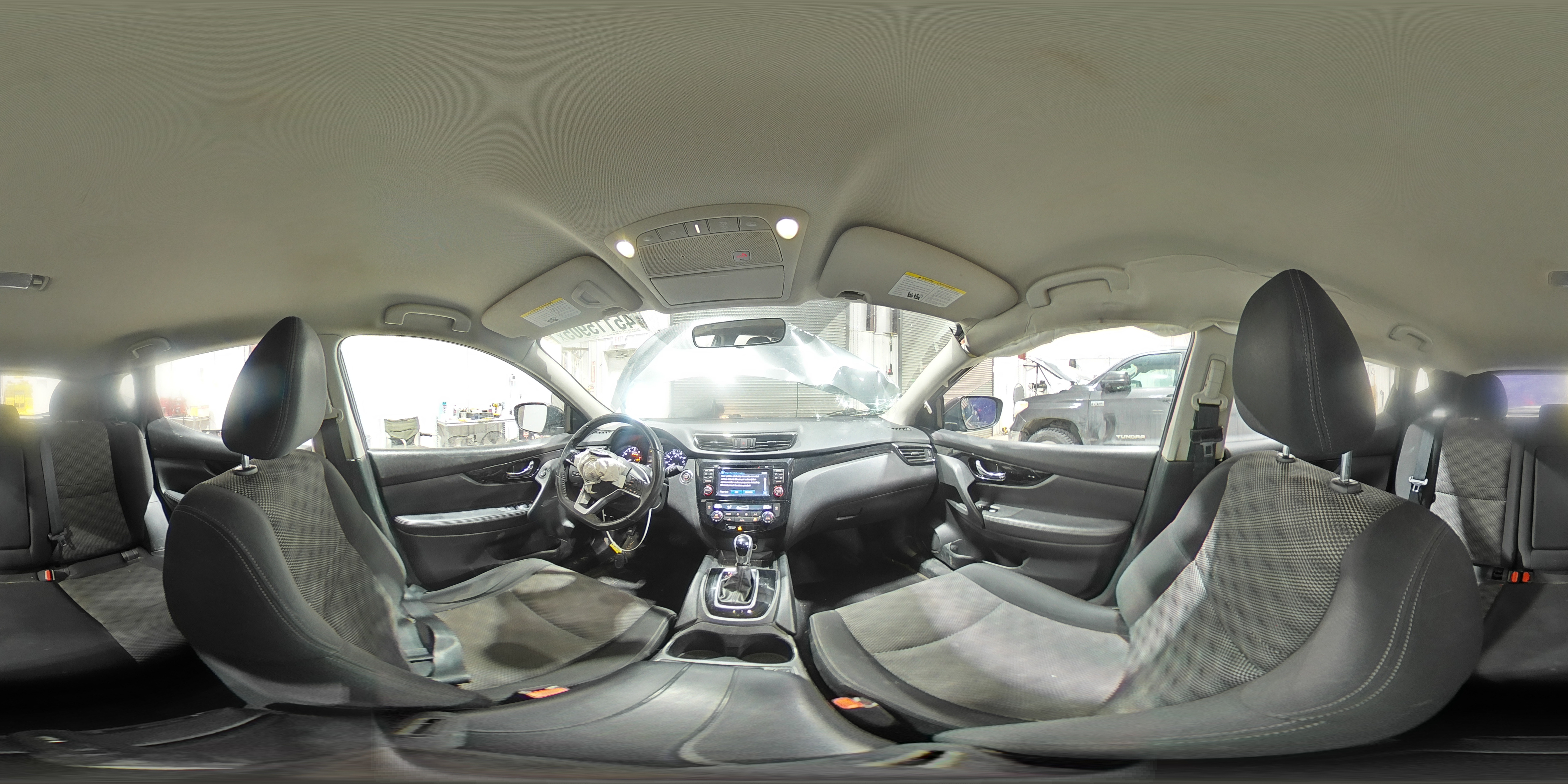 2017 Nissan Rogue - Image 14