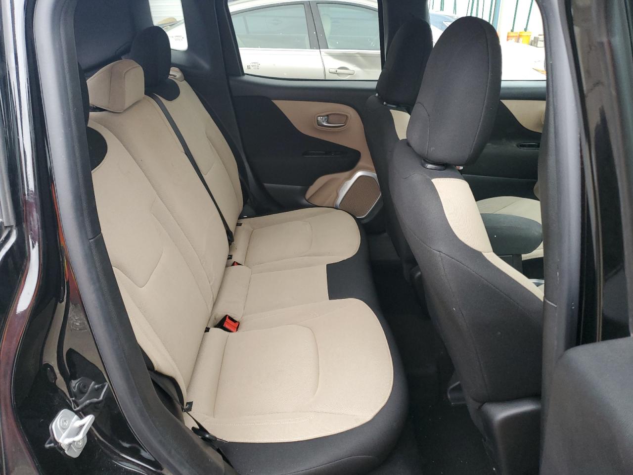 2017 Jeep Renegade - Image 11