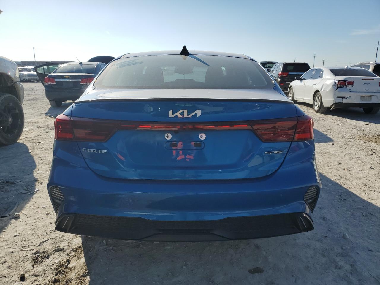 2023 Kia Forte - Image 6