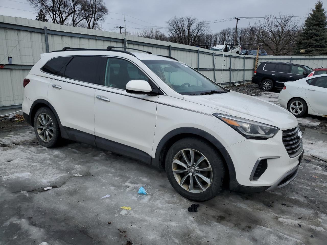 2017 Hyundai Santa Fe - Image 4