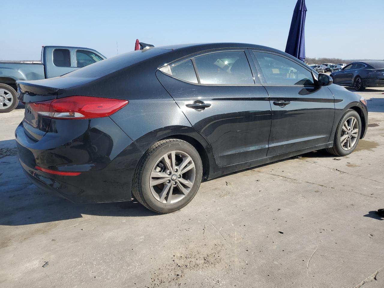 2018 Hyundai Elantra - Image 3