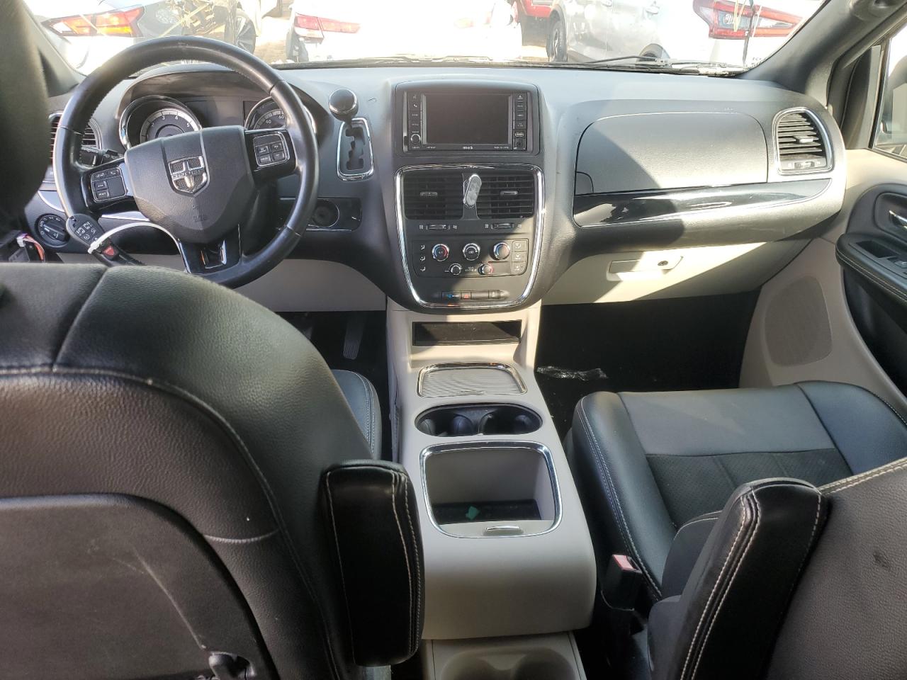 2019 Dodge Caravan - Image 8