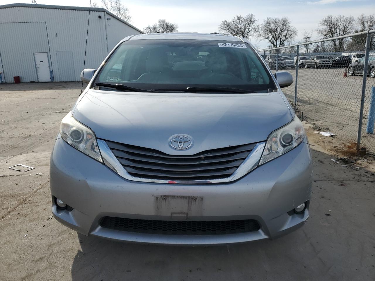 2014 Toyota Sienna - Image 5