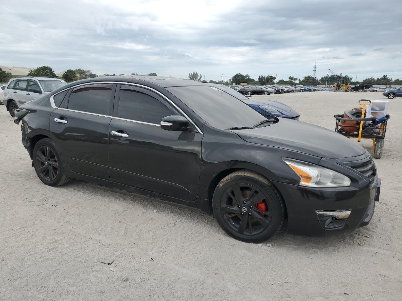 2015 Nissan Altima - Image 4
