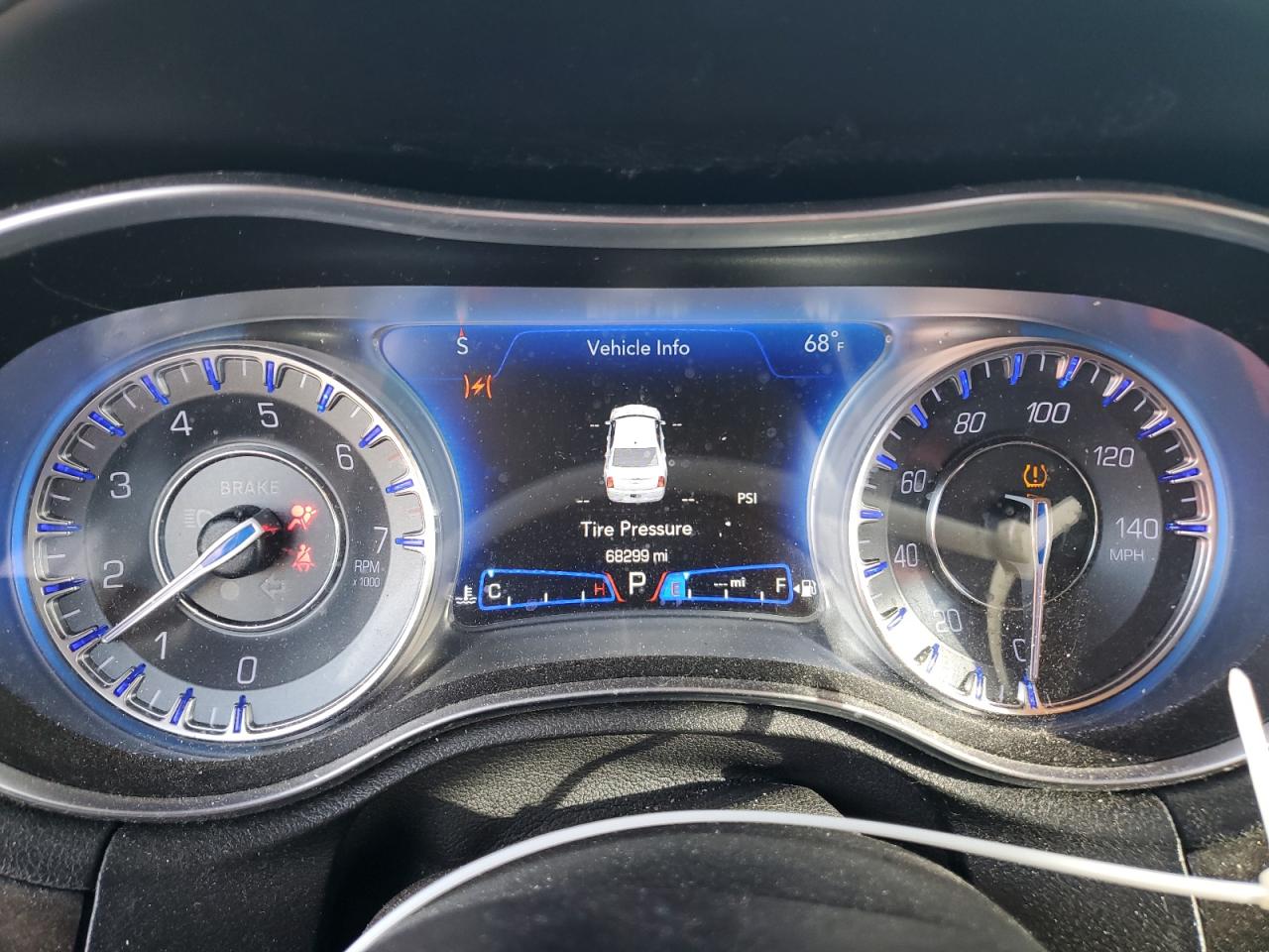 2019 Chrysler 300 - Image 9