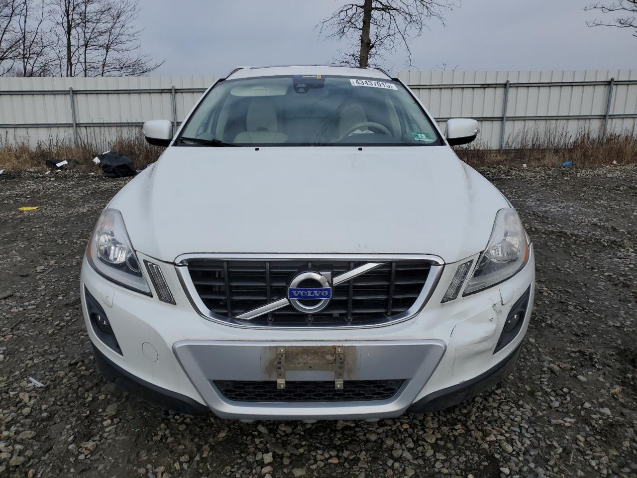 2010 Volvo XC60 - Image 5