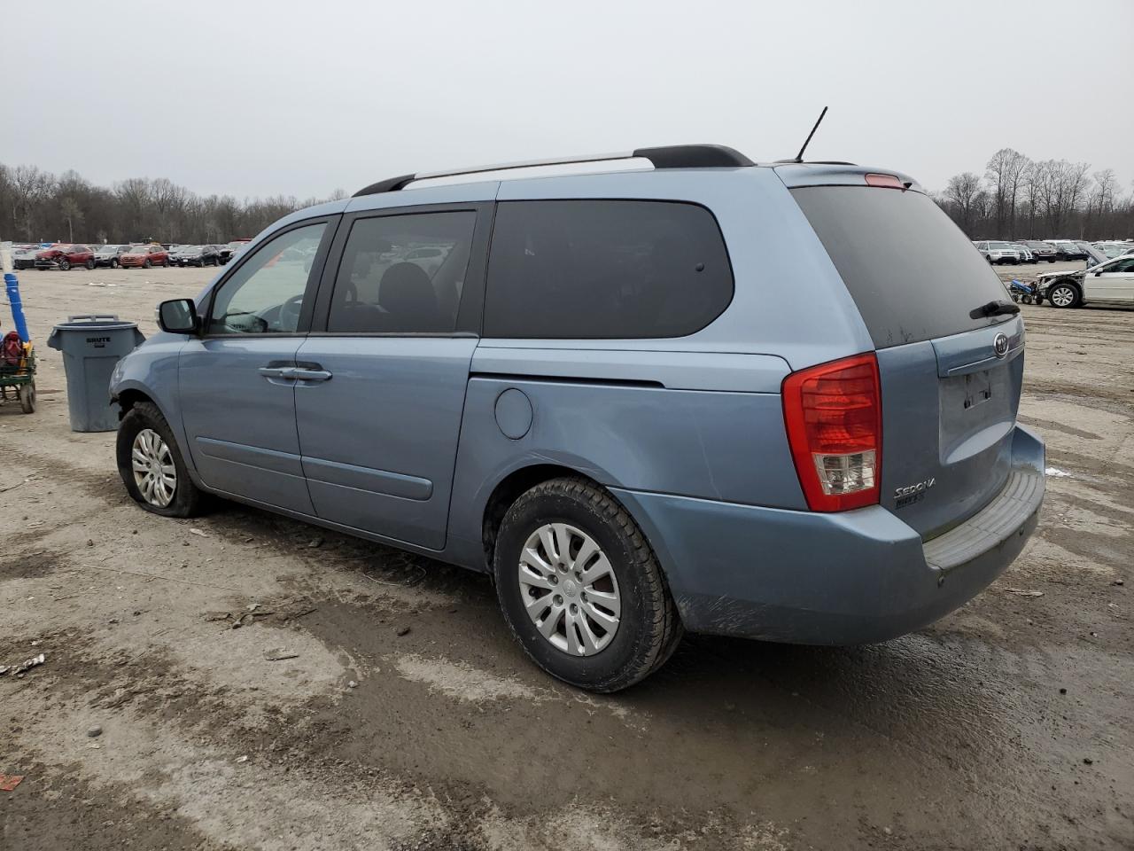 2011 Kia Sedona - Image 2