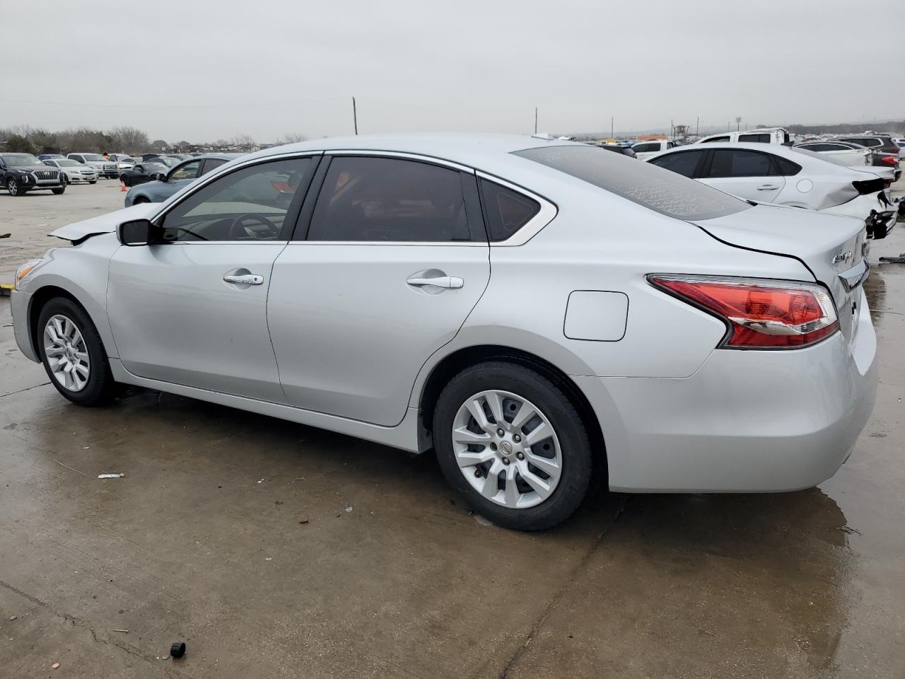 2015 Nissan Altima - Image 2