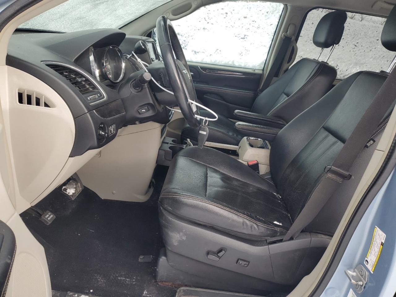 2013 Chrysler Town & Country - Image 7