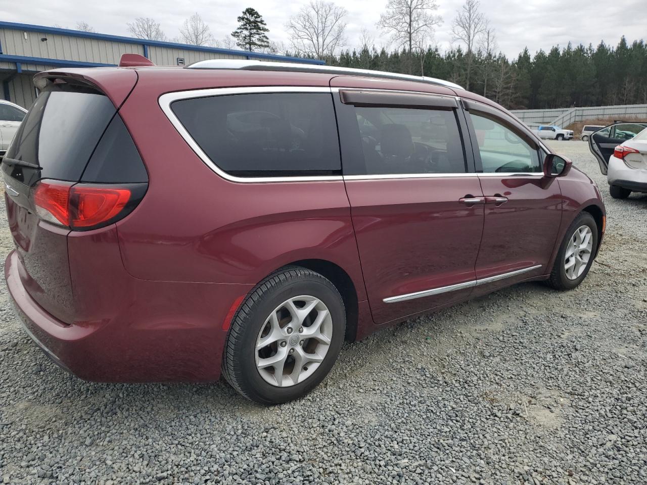 2017 Chrysler Pacifica - Image 3