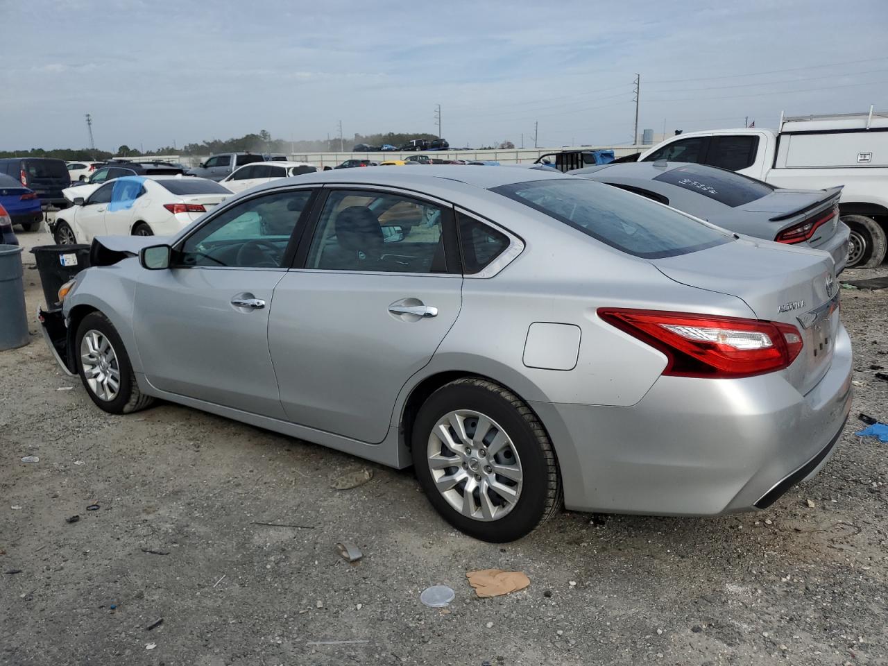 2016 Nissan Altima - Image 2