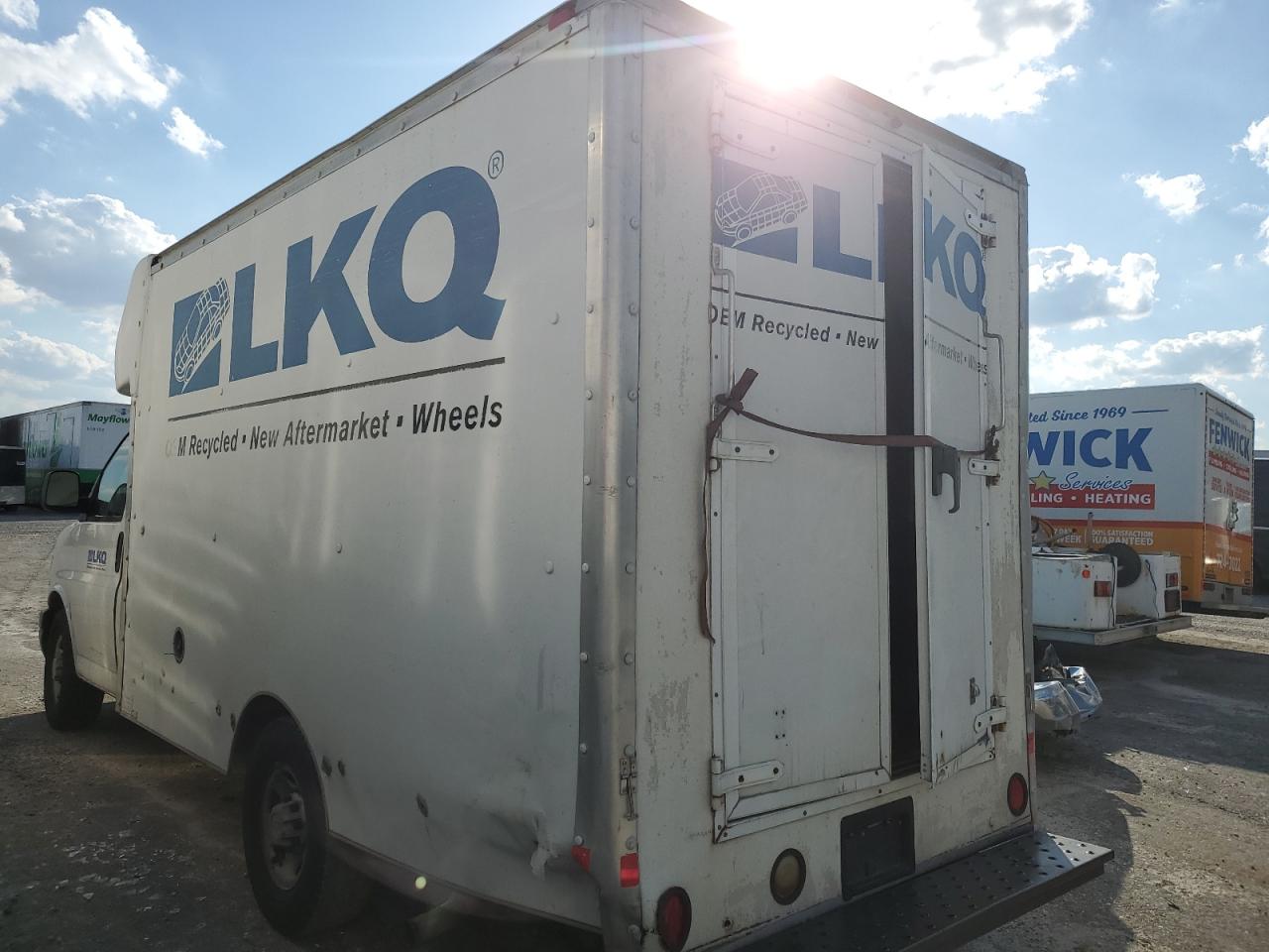 2007 Chevrolet Express - Image 2