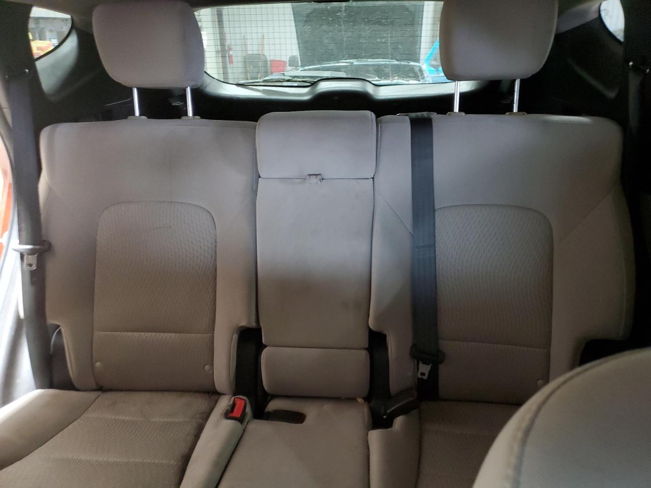 2015 Hyundai Santa Fe - Image 10
