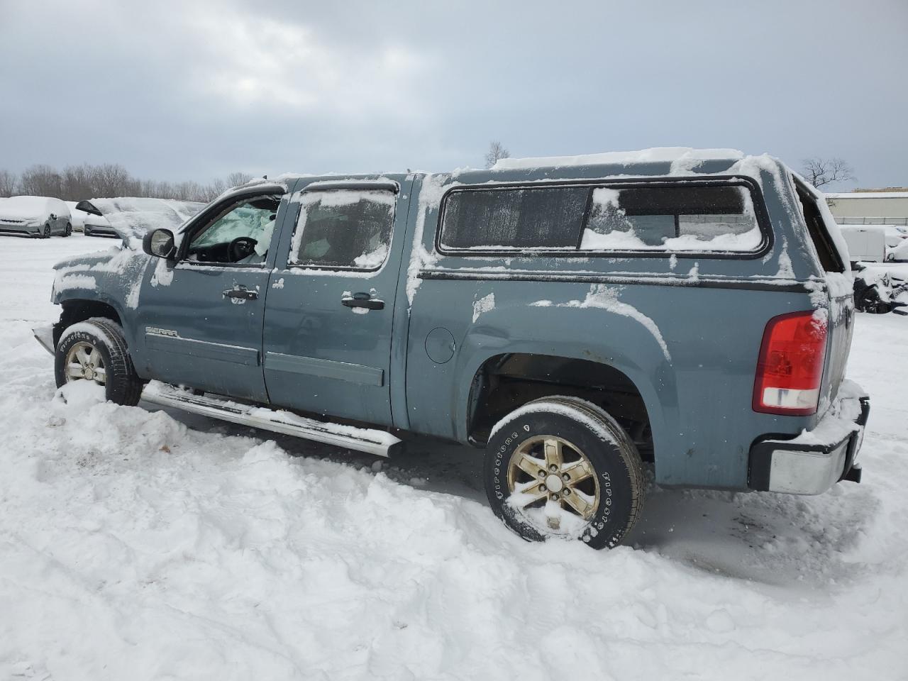 2011 GMC Sierra - Image 2
