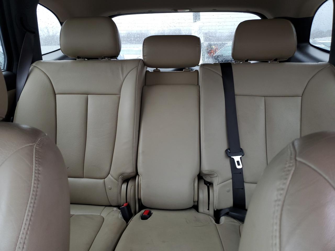 2012 Hyundai Santa Fe - Image 10