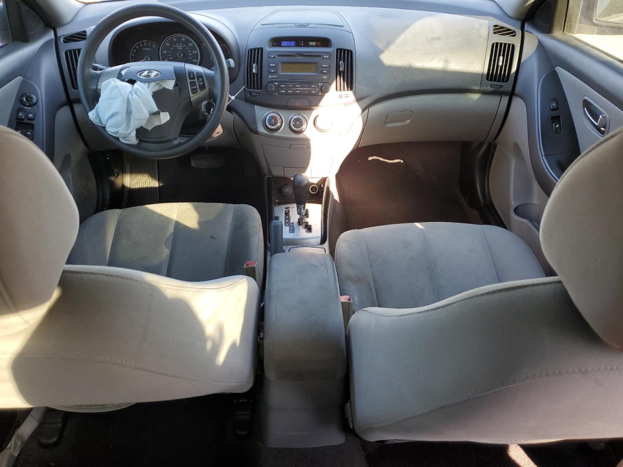 2010 Hyundai Elantra - Image 8