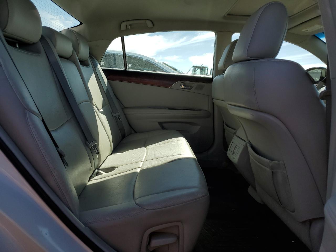 2012 Toyota Avalon - Image 10