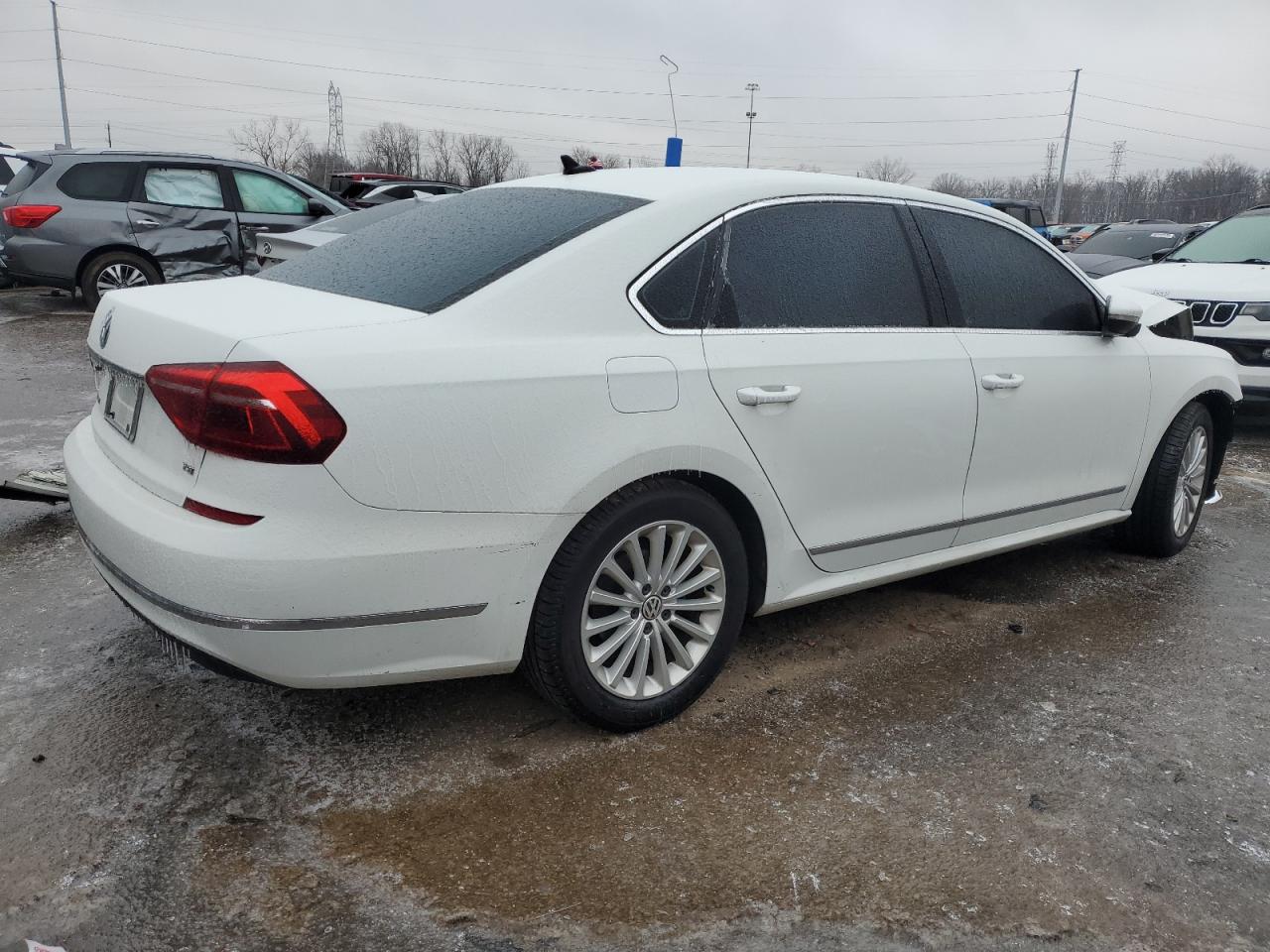 2017 Volkswagen Passat - Image 3