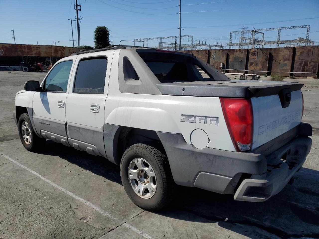 2004 Chevrolet Avalanche - Image 2