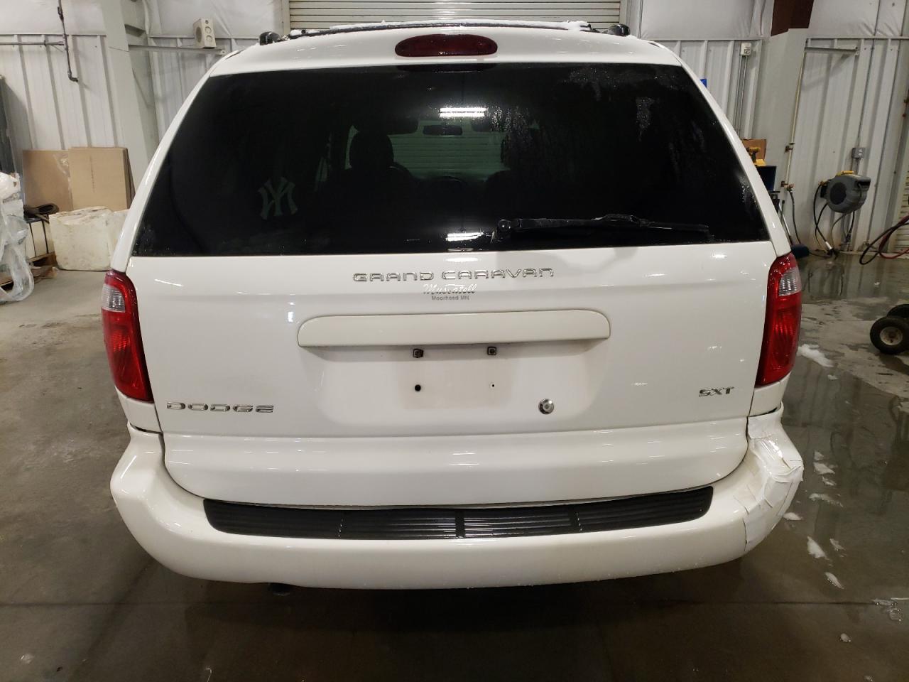 2005 Dodge Caravan - Image 6