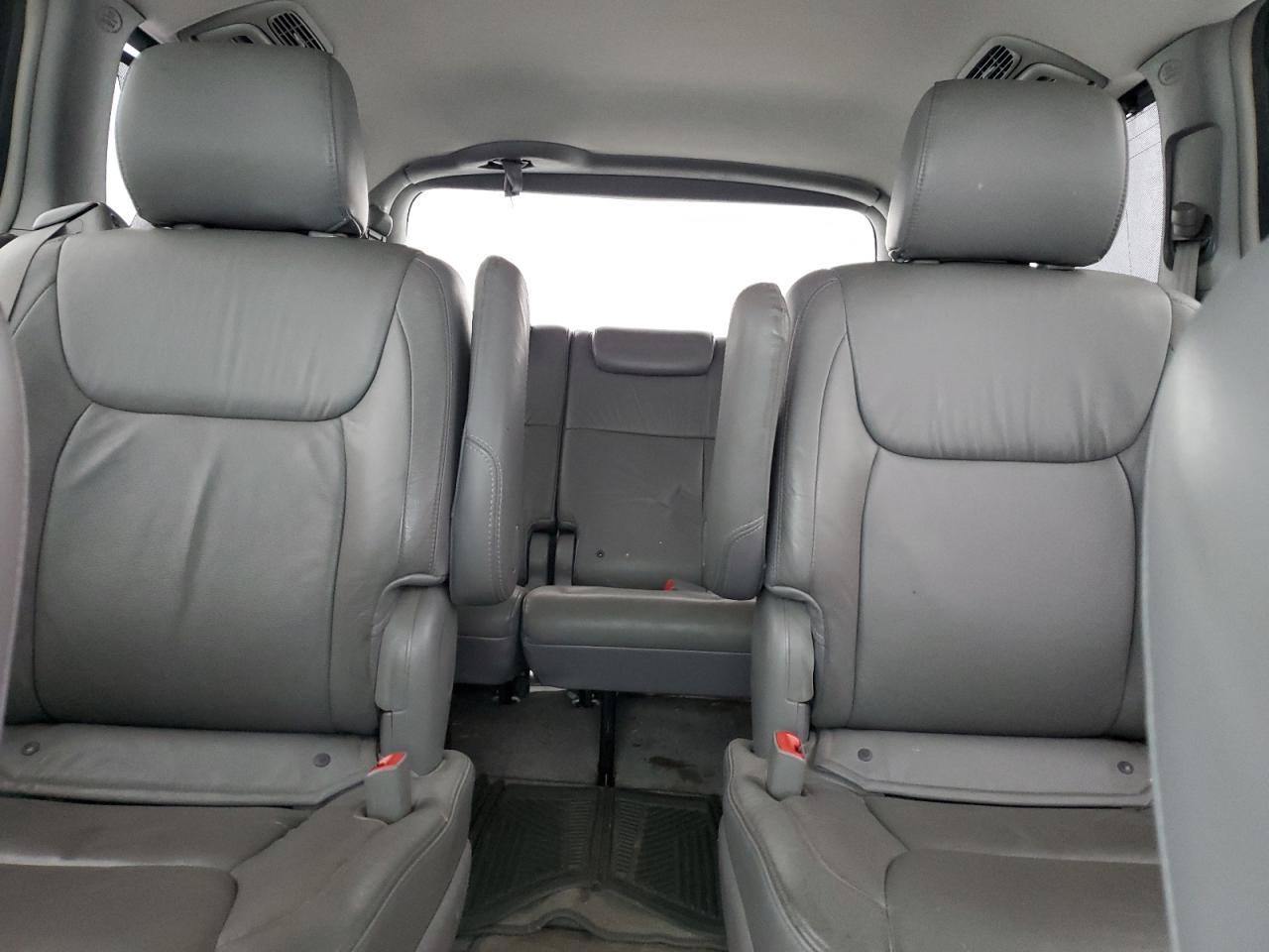 2007 Toyota Sienna - Image 10