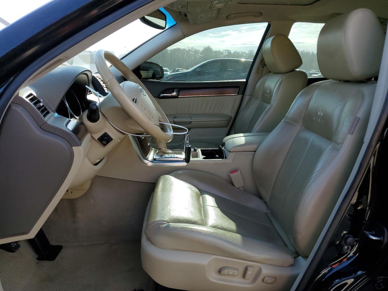 2010 Infiniti M - Image 7