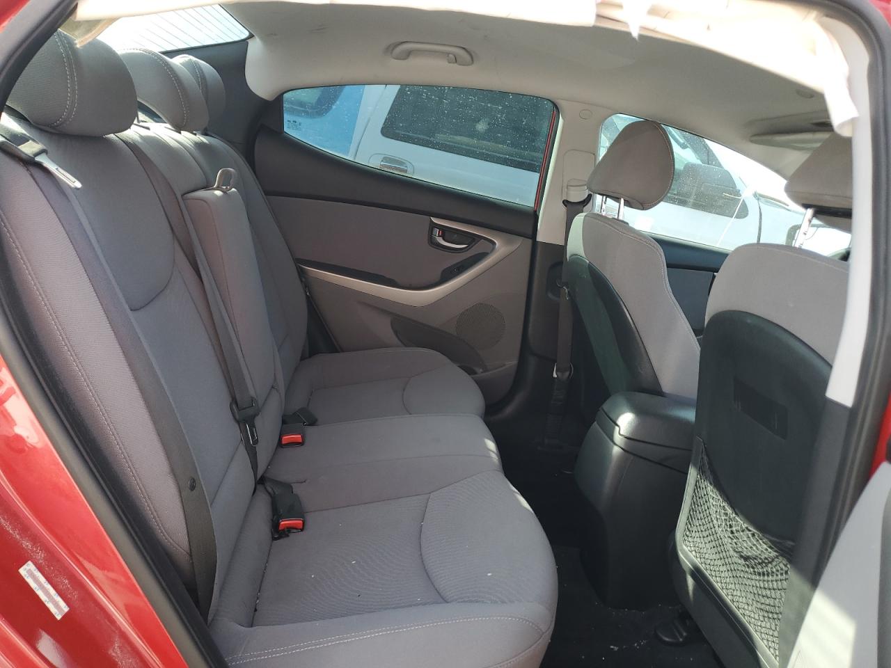 2015 Hyundai Elantra - Image 10