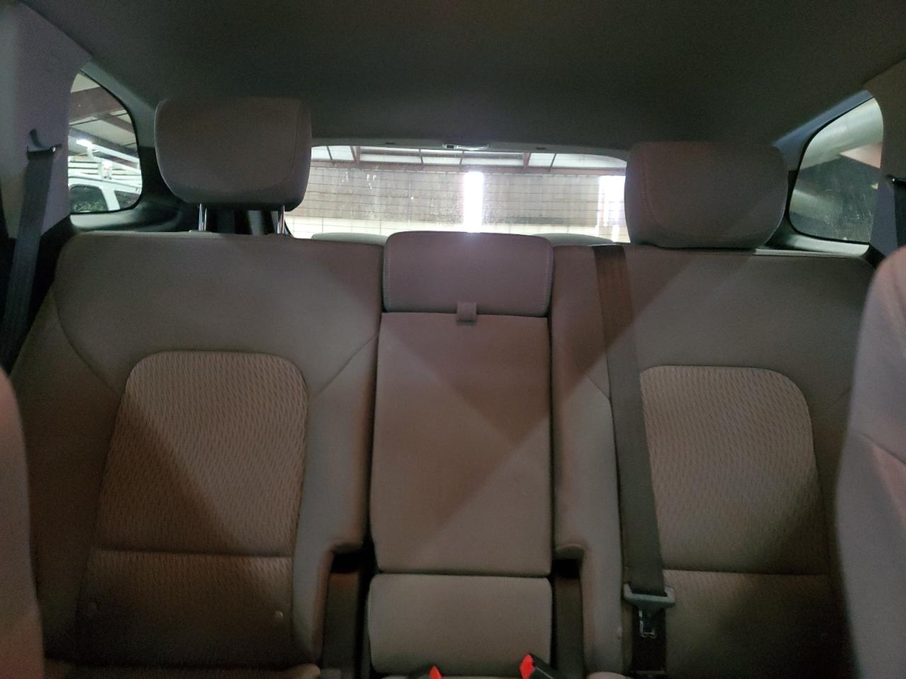 2018 Hyundai Santa Fe - Image 10