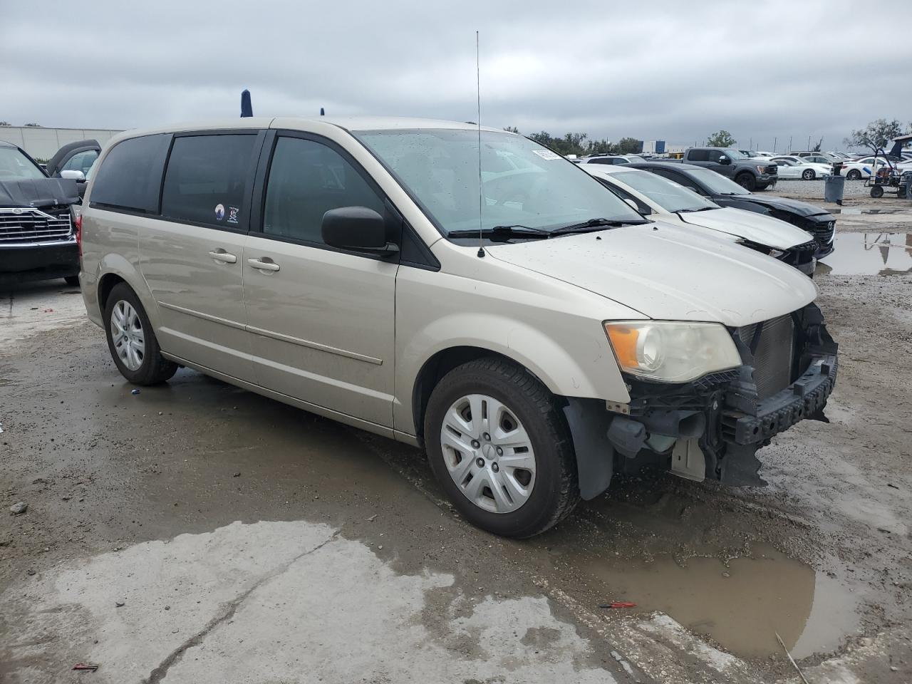 2013 Dodge Caravan - Image 4