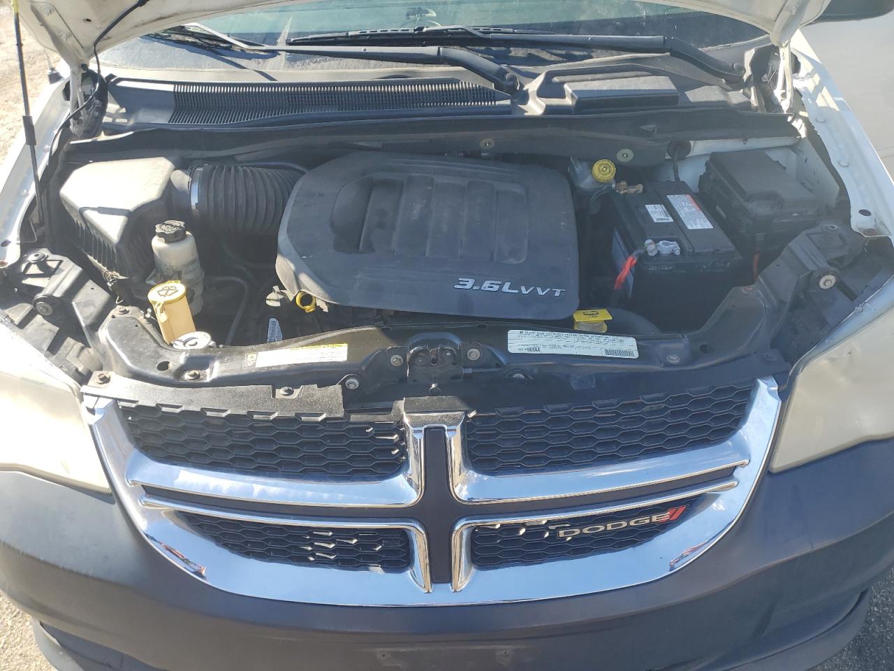 2012 Dodge Caravan - Image 12