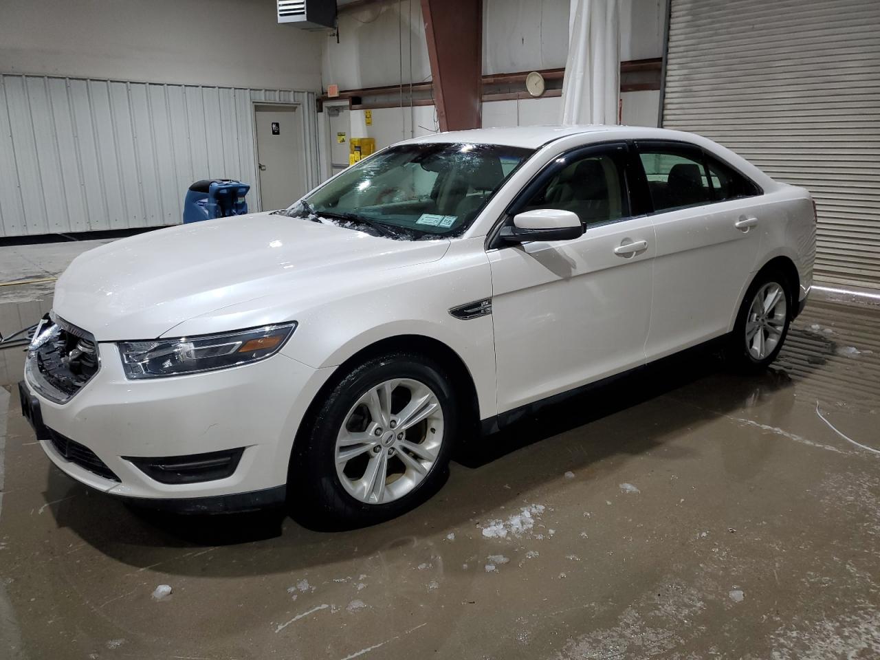 2015 Ford Taurus - Image 1