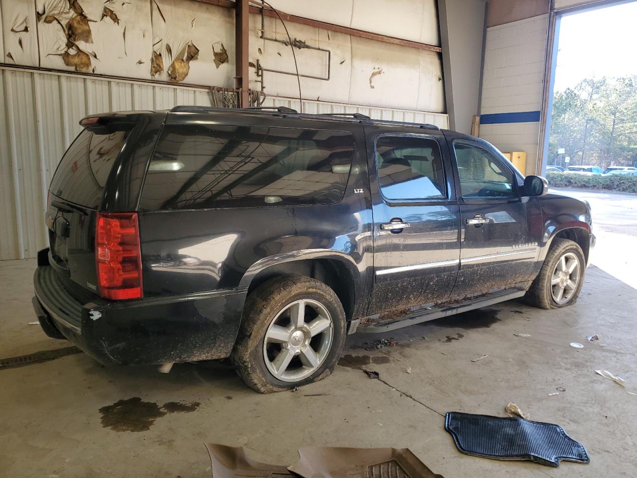 2012 Chevrolet Suburban - Image 3